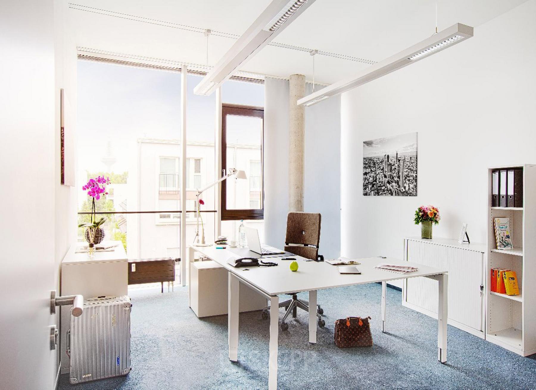 Helles Büro mieten in Frankfurt an der Sebastian-Kneipp-Straße mit angenehmer Arbeitsatmosphäre 